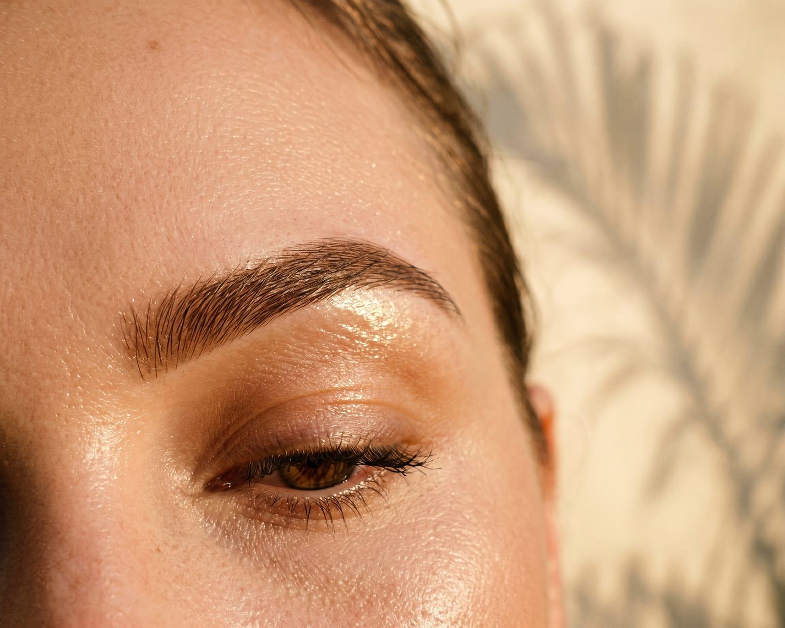 Eyebrow waxing result, defined eyebrows